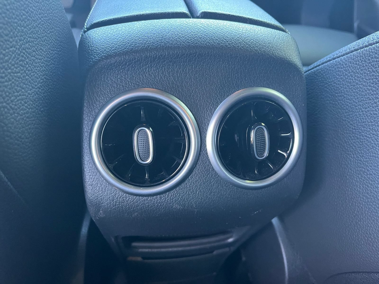 Used 2025 Mercedes-Benz GLB 250 image 24