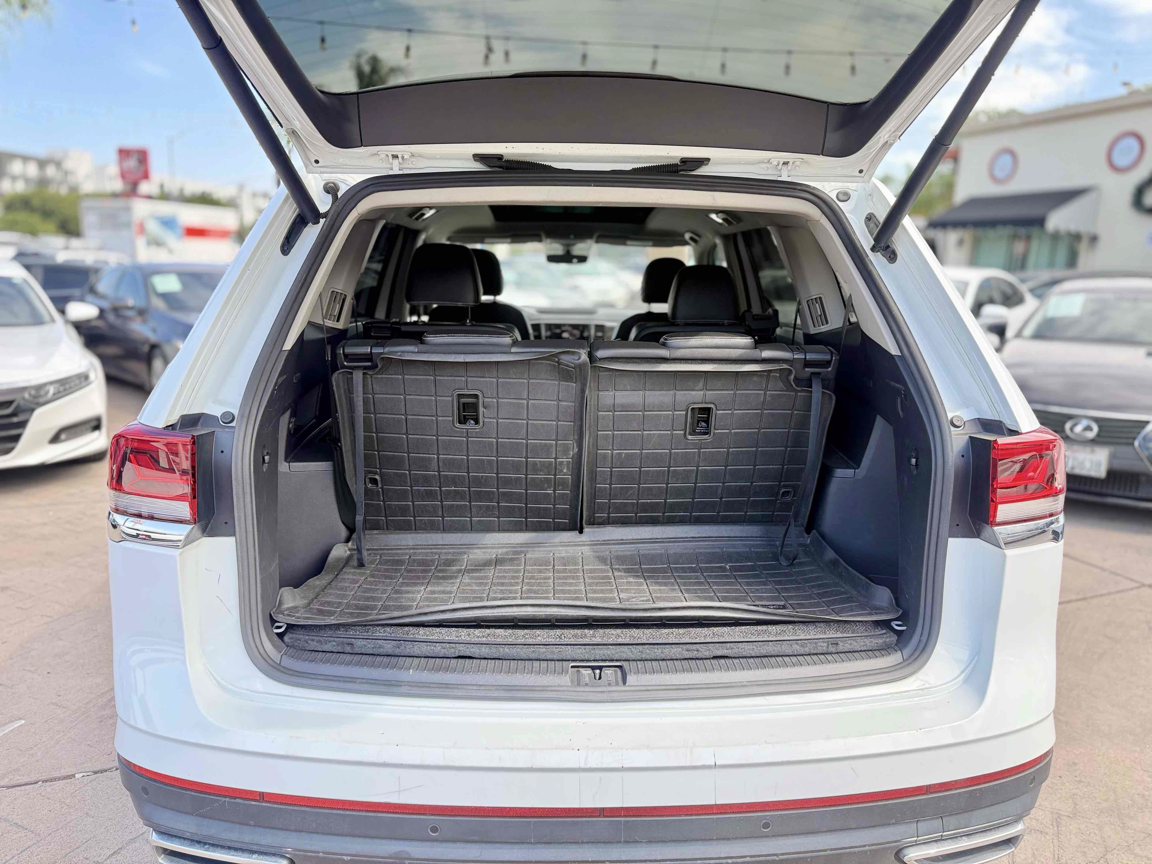 Used 2021 Volkswagen Atlas SE w/ Panoramic Sunroof Package FWD image 17