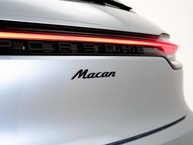 Certified 2025 Porsche Macan AWD/4WD image 34