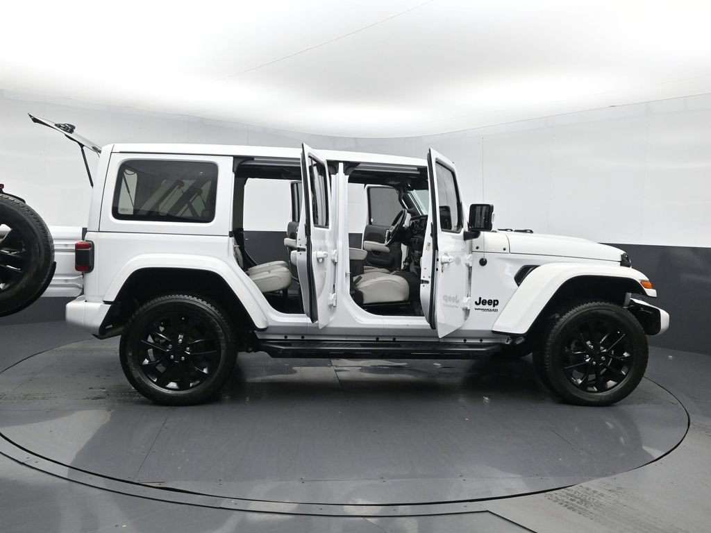 Used 2022 Jeep Wrangler Unlimited Sahara AWD/4WD image 31