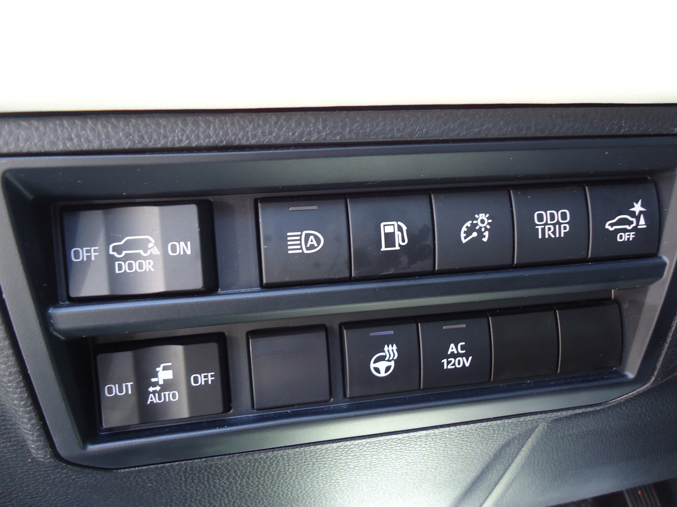 Used 2023 Toyota Sequoia Capstone AWD/4WD image 16