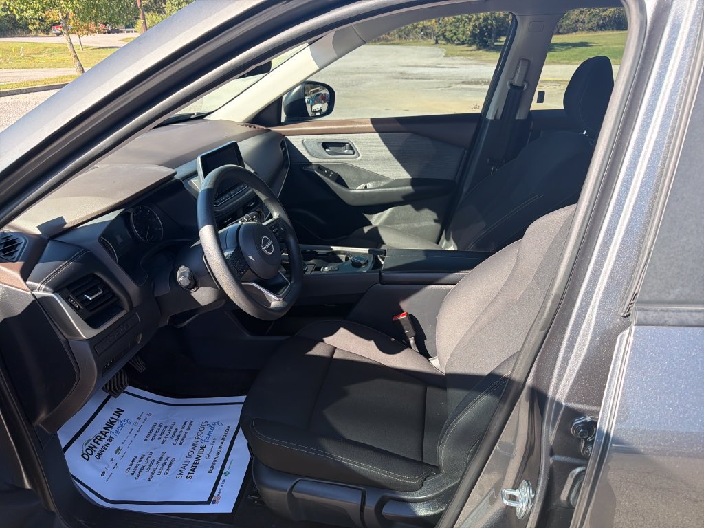 Used 2023 Nissan Rogue S AWD/4WD image 13