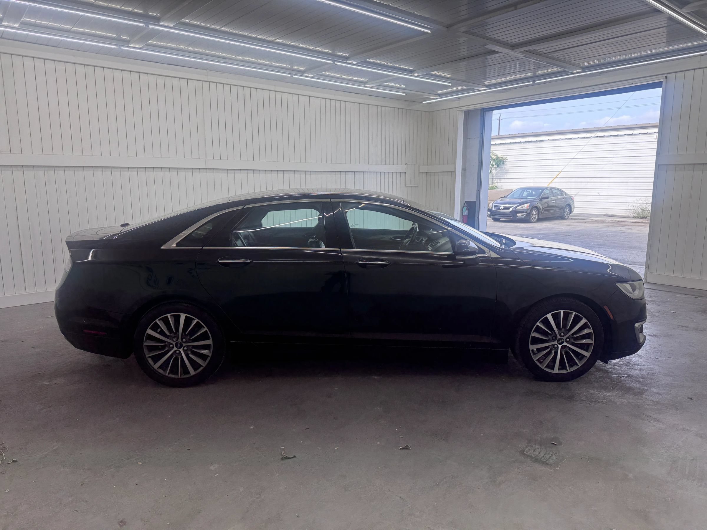 Used 2017 Lincoln MKZ Premiere FWD image 4
