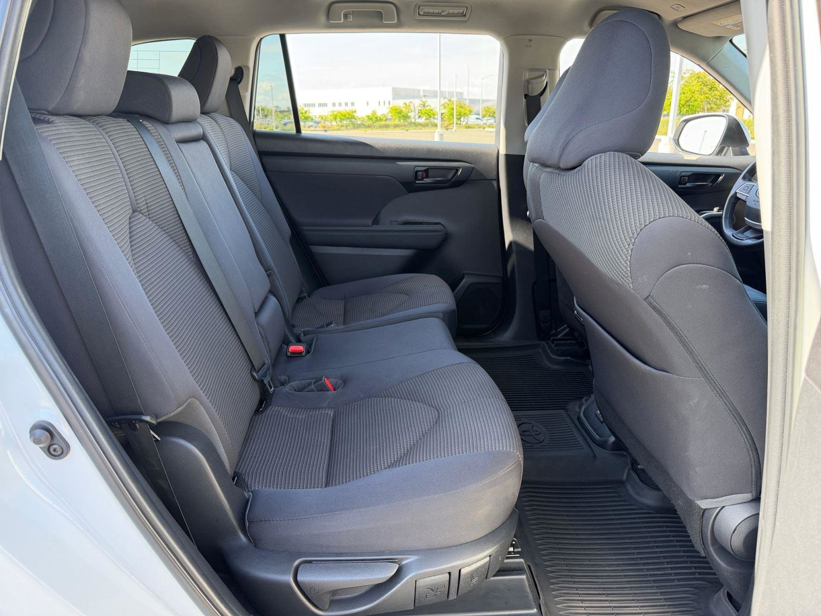 Used 2023 Toyota Highlander LE FWD image 18