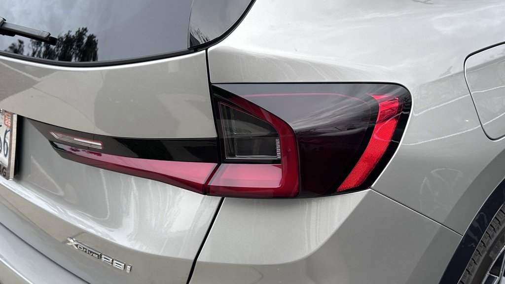 Used 2025 BMW X1 xDrive28i w/ Technology Package image 8