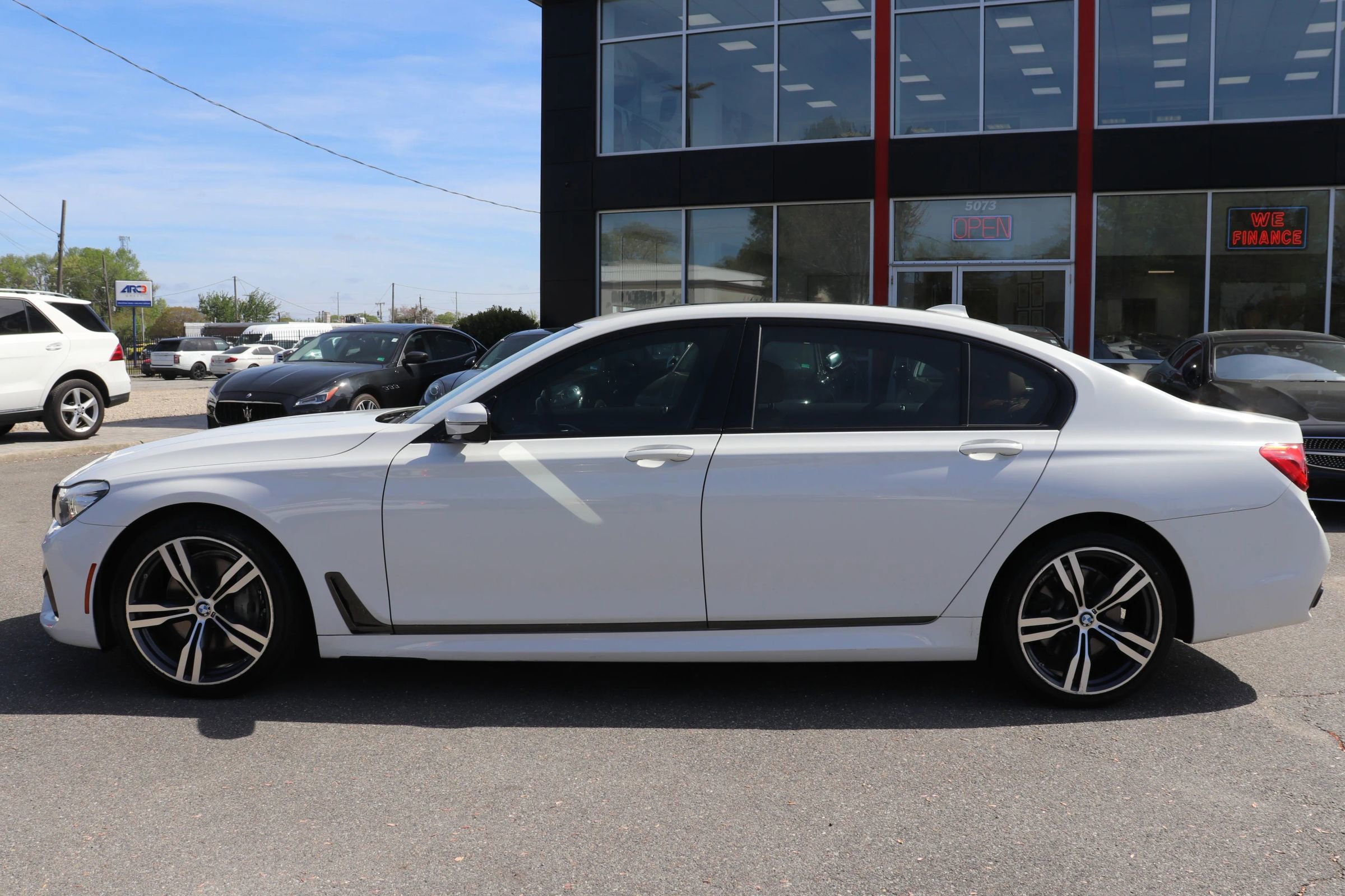 Used 2019 BMW 740i w/ M Sport Package RWD image 17