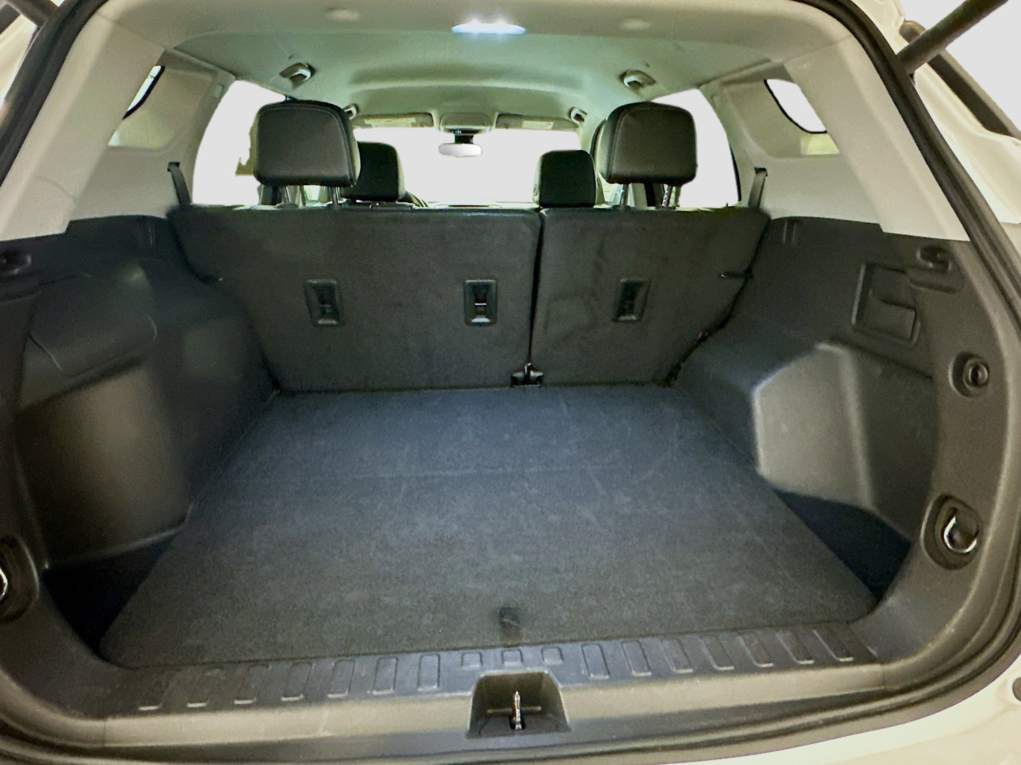 Used 2024 GMC Terrain SLT image 30