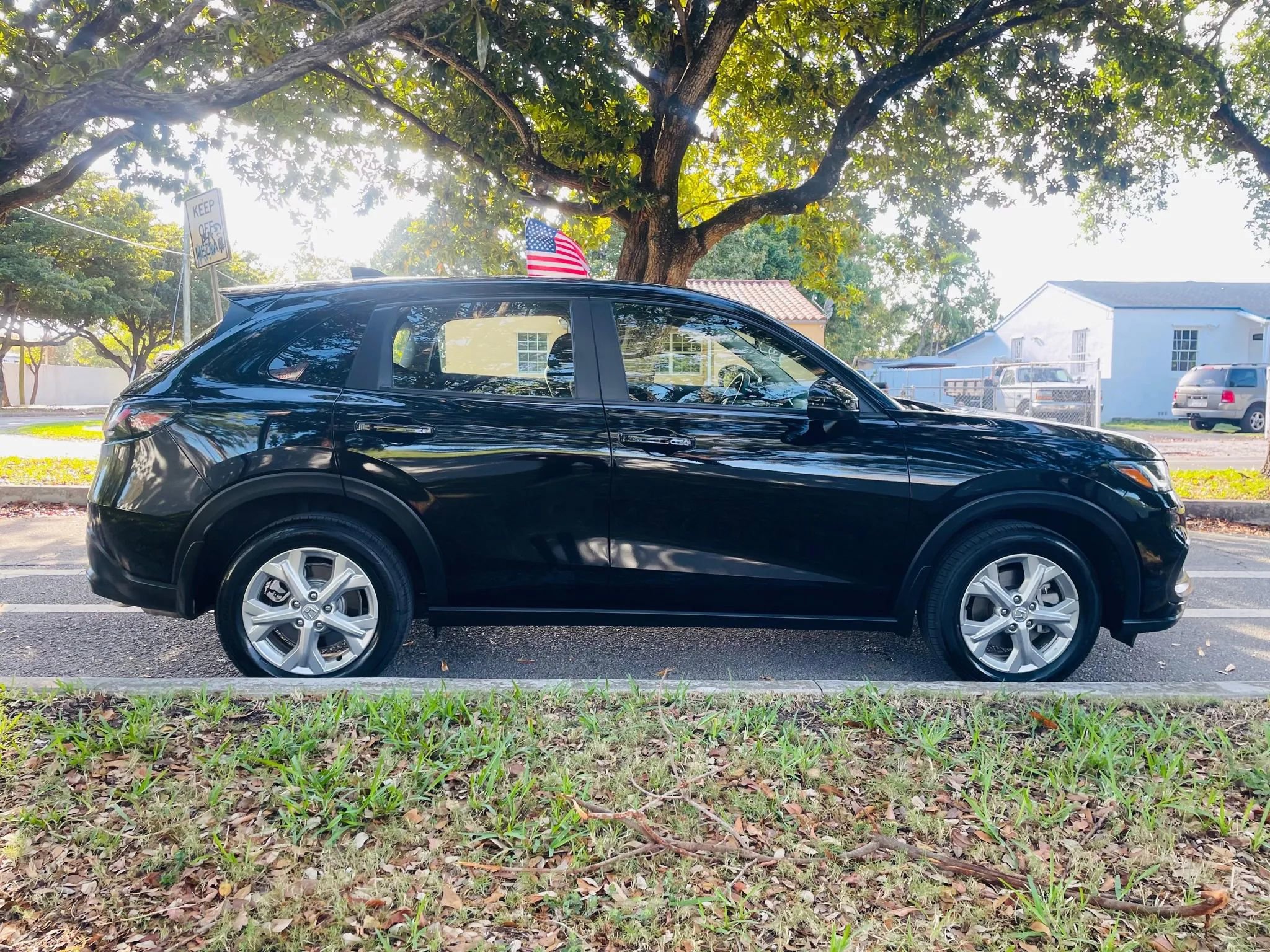 Used 2025 Honda HR-V LX image 6