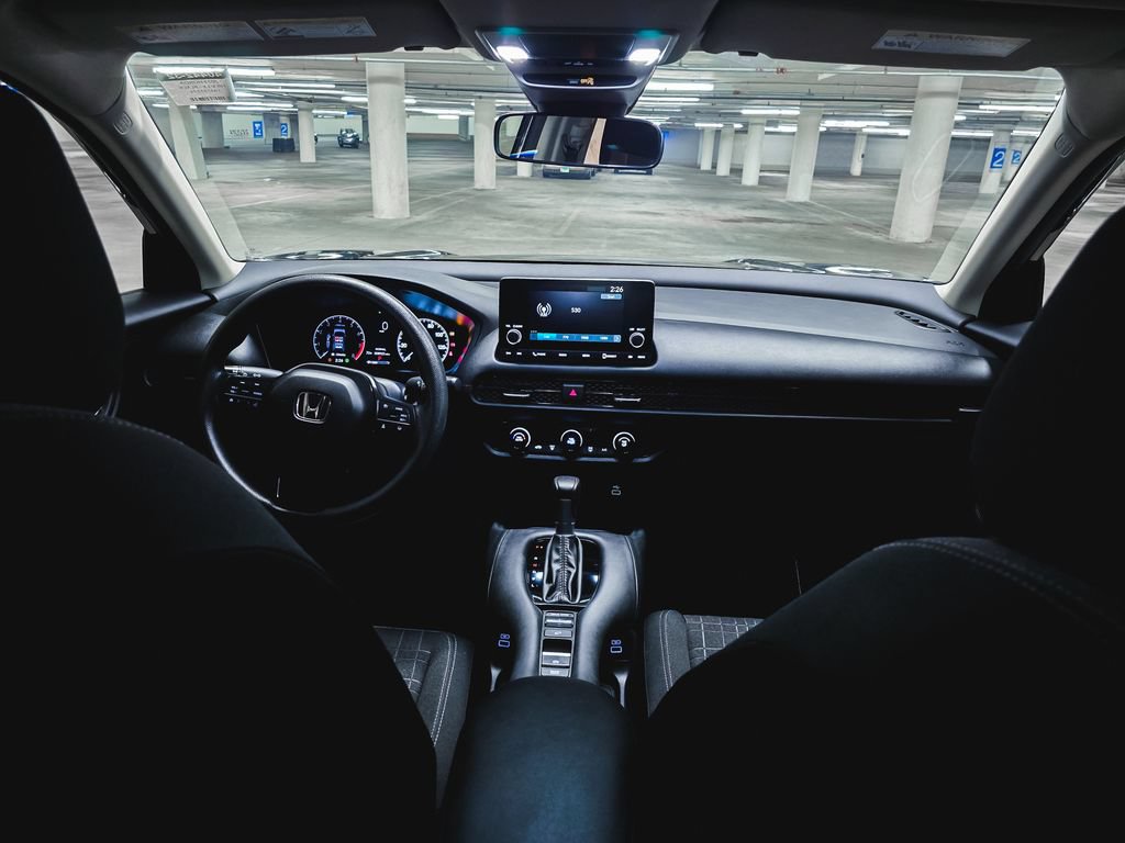 Used 2023 Honda HR-V LX image 3
