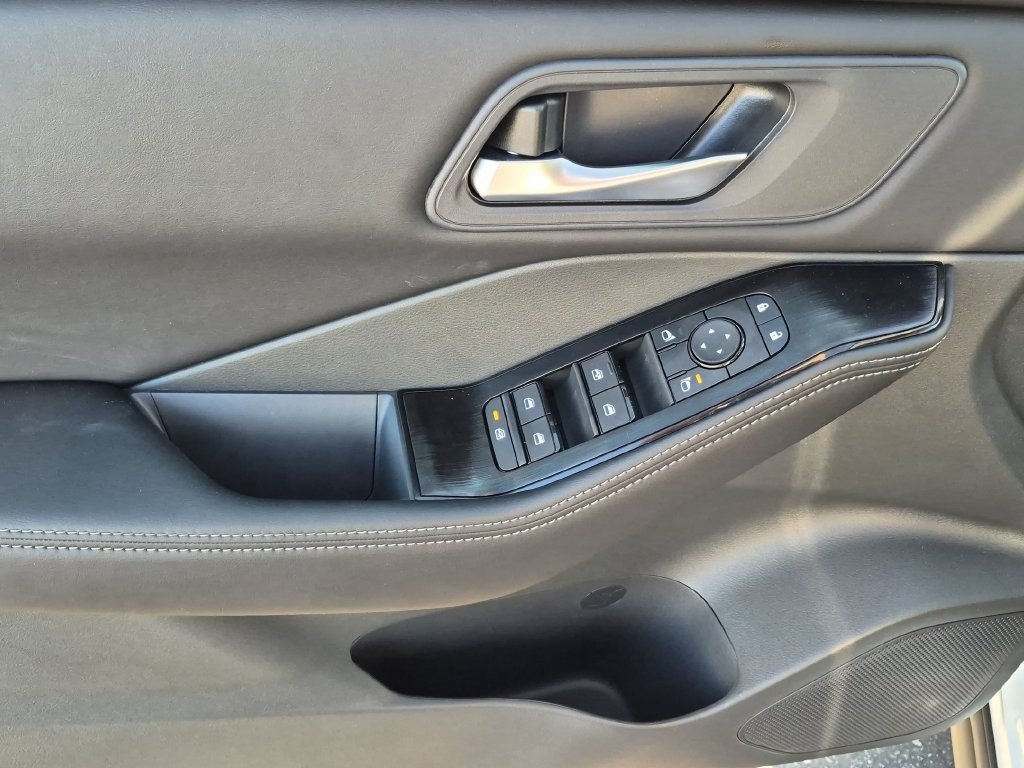 New 2026 Nissan Rogue SV FWD image 13