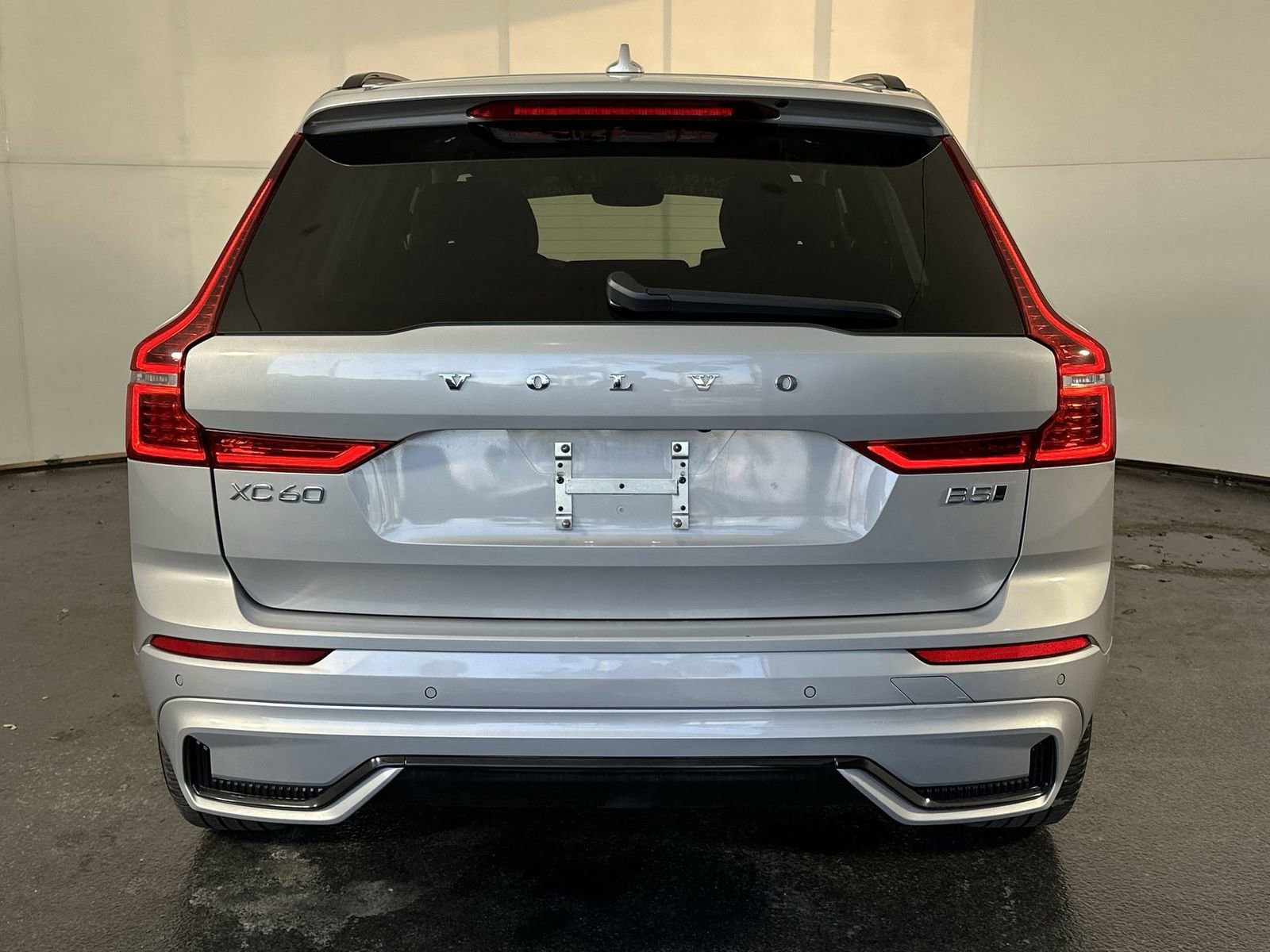 Used 2025 Volvo XC60 B5 Plus image 7