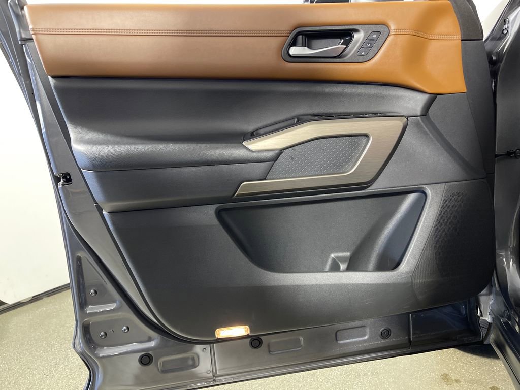 Used 2022 Nissan Pathfinder Platinum w/ Cargo Package image 19