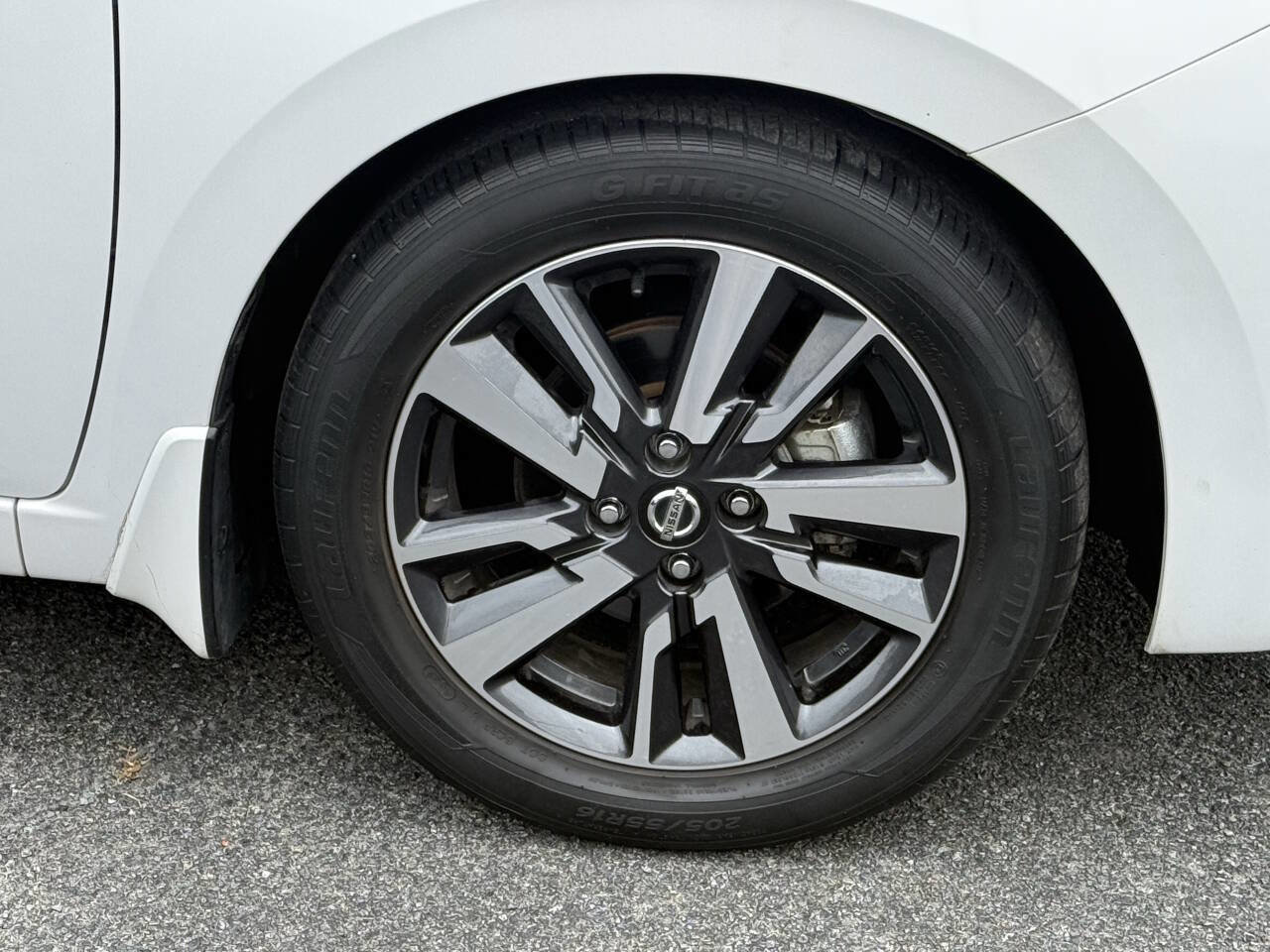 Used 2020 Nissan Versa SV image 28