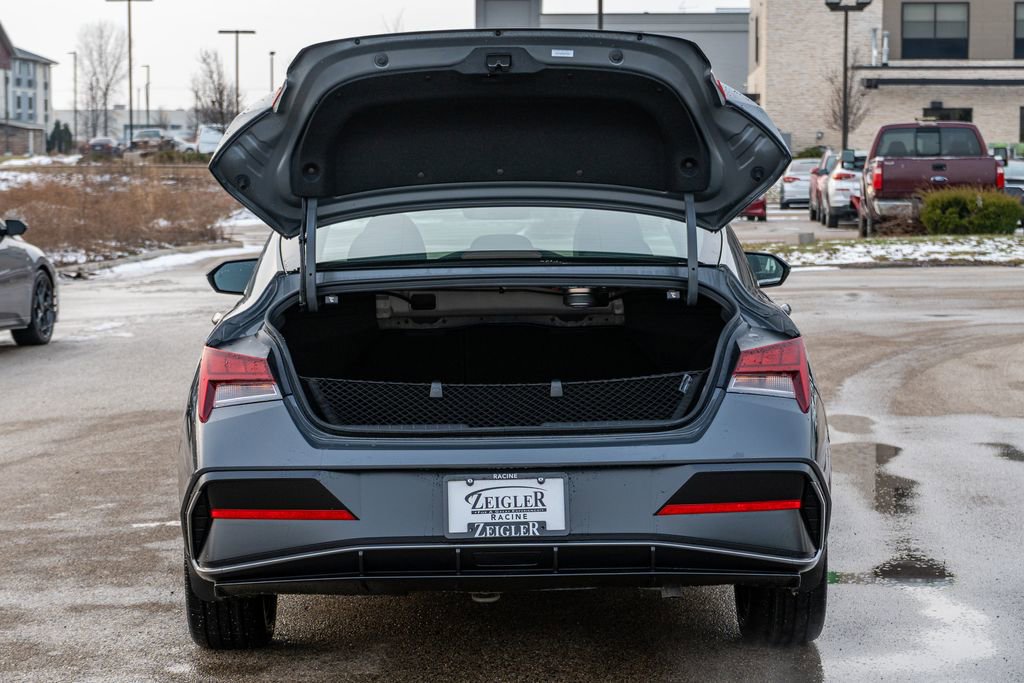 New 2025 Hyundai Elantra Limited image 10