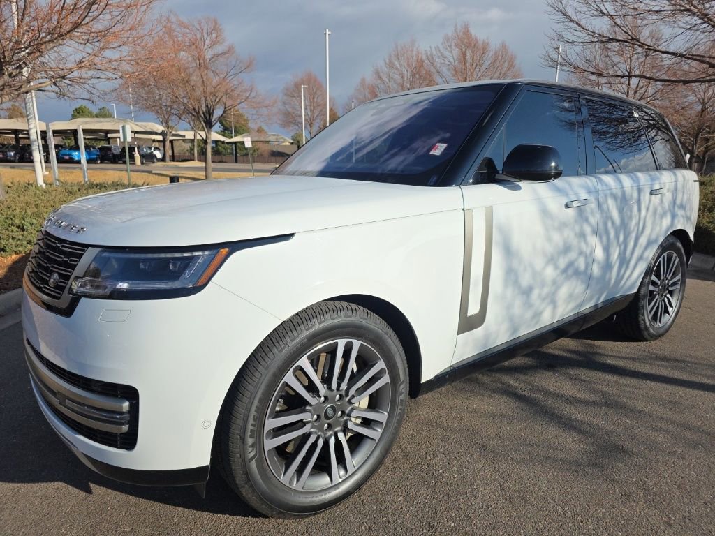 Used 2023 Land Rover Range Rover SE image 2