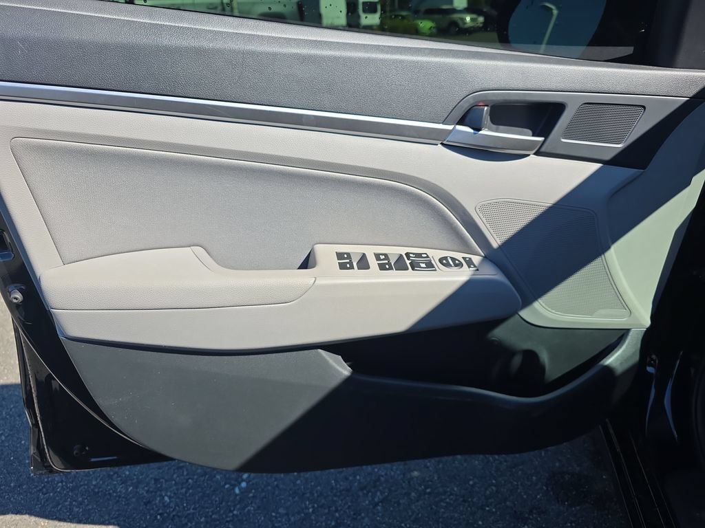 Used 2020 Hyundai Elantra Value Edition FWD image 17