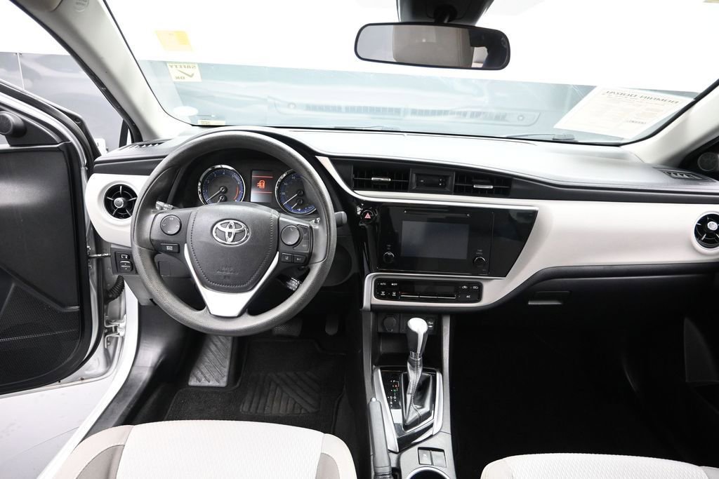 Used 2018 Toyota Corolla LE FWD image 16