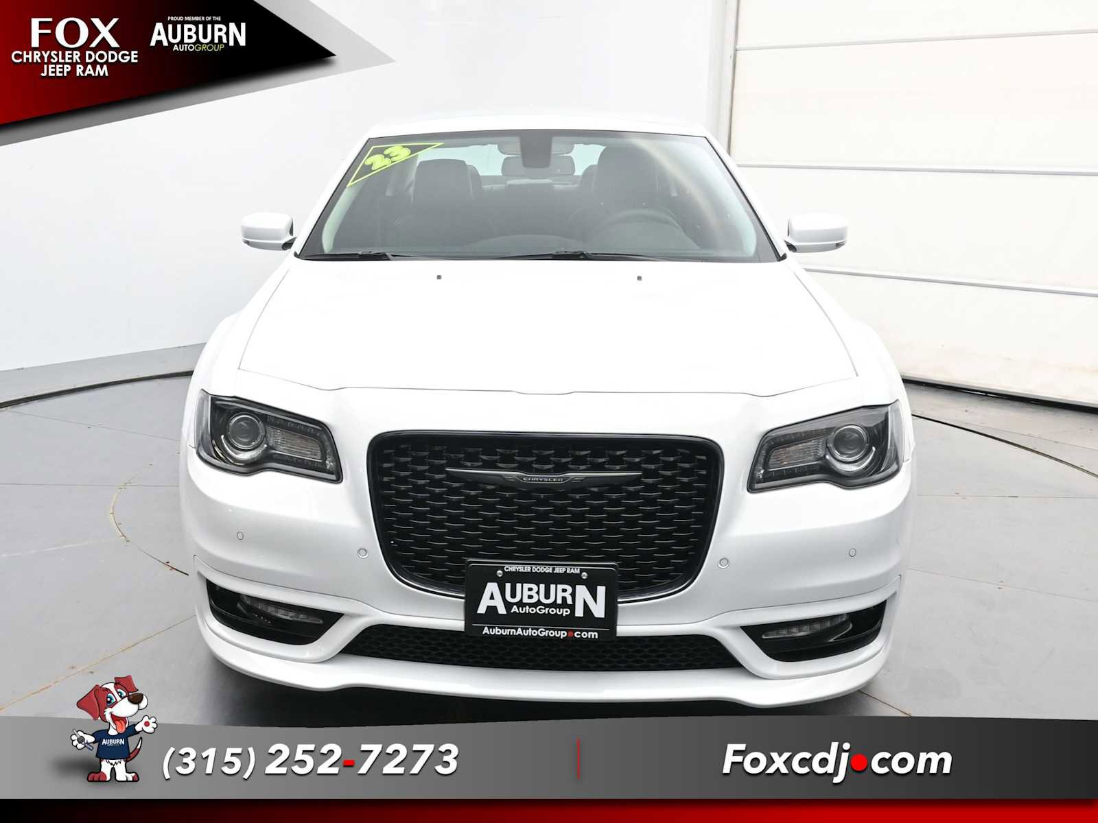 Used 2023 Chrysler 300 Touring L w/ Comfort Group image 3