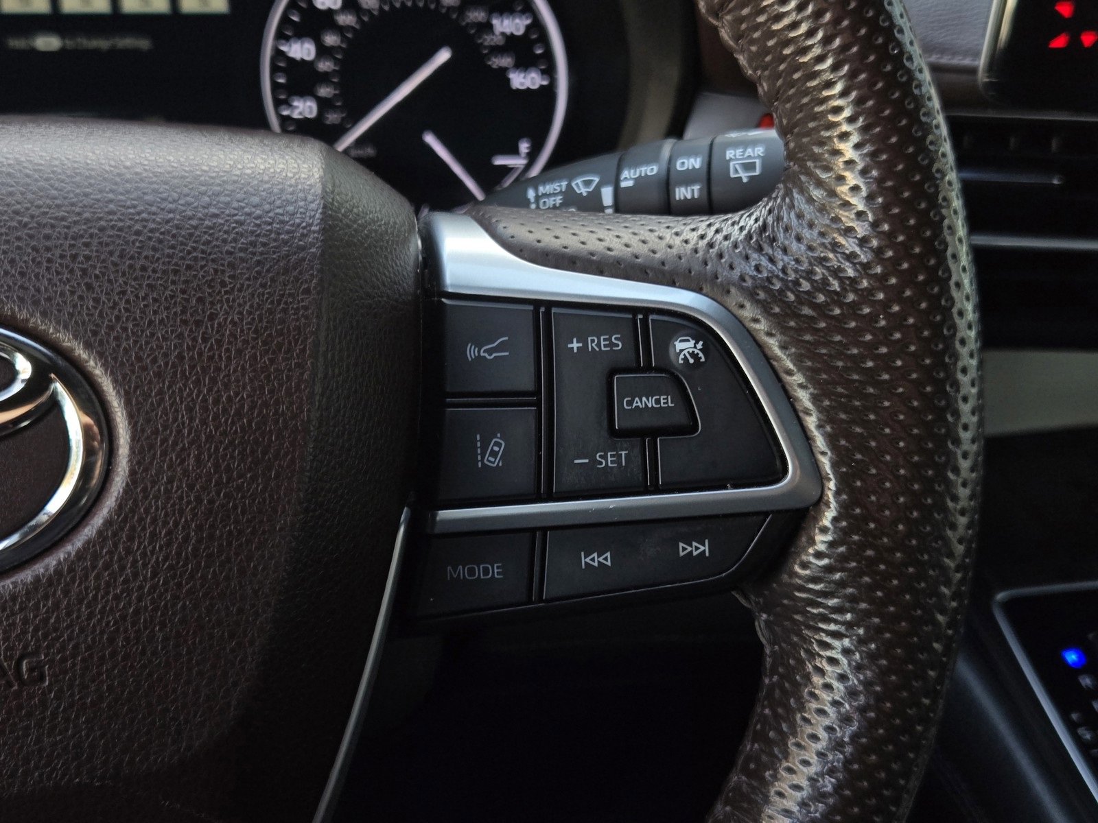 Certified 2022 Toyota Sienna Platinum image 23