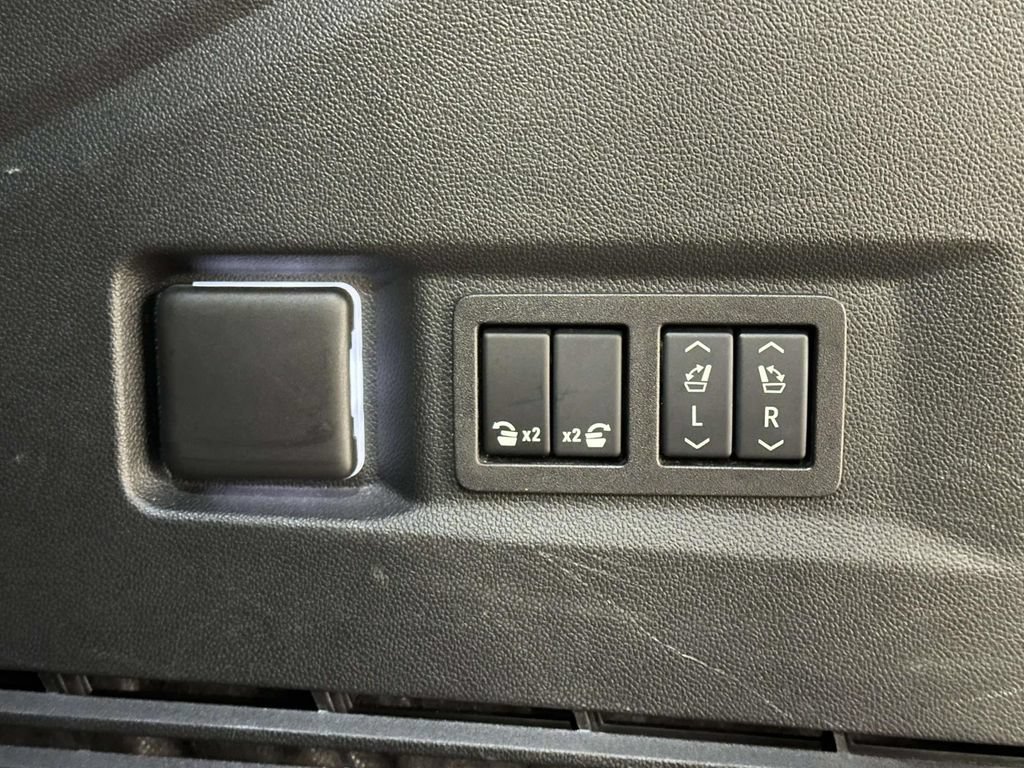Certified 2025 Chevrolet Tahoe High Country AWD/4WD image 12