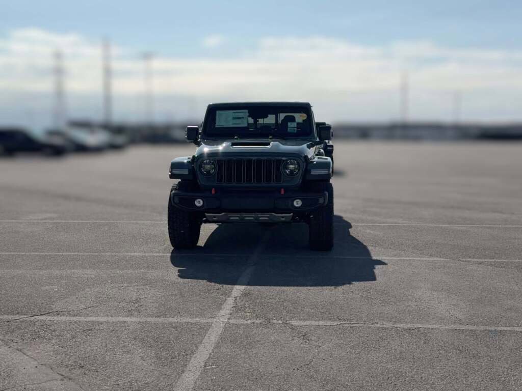 New 2026 Jeep Gladiator Mojave image 3