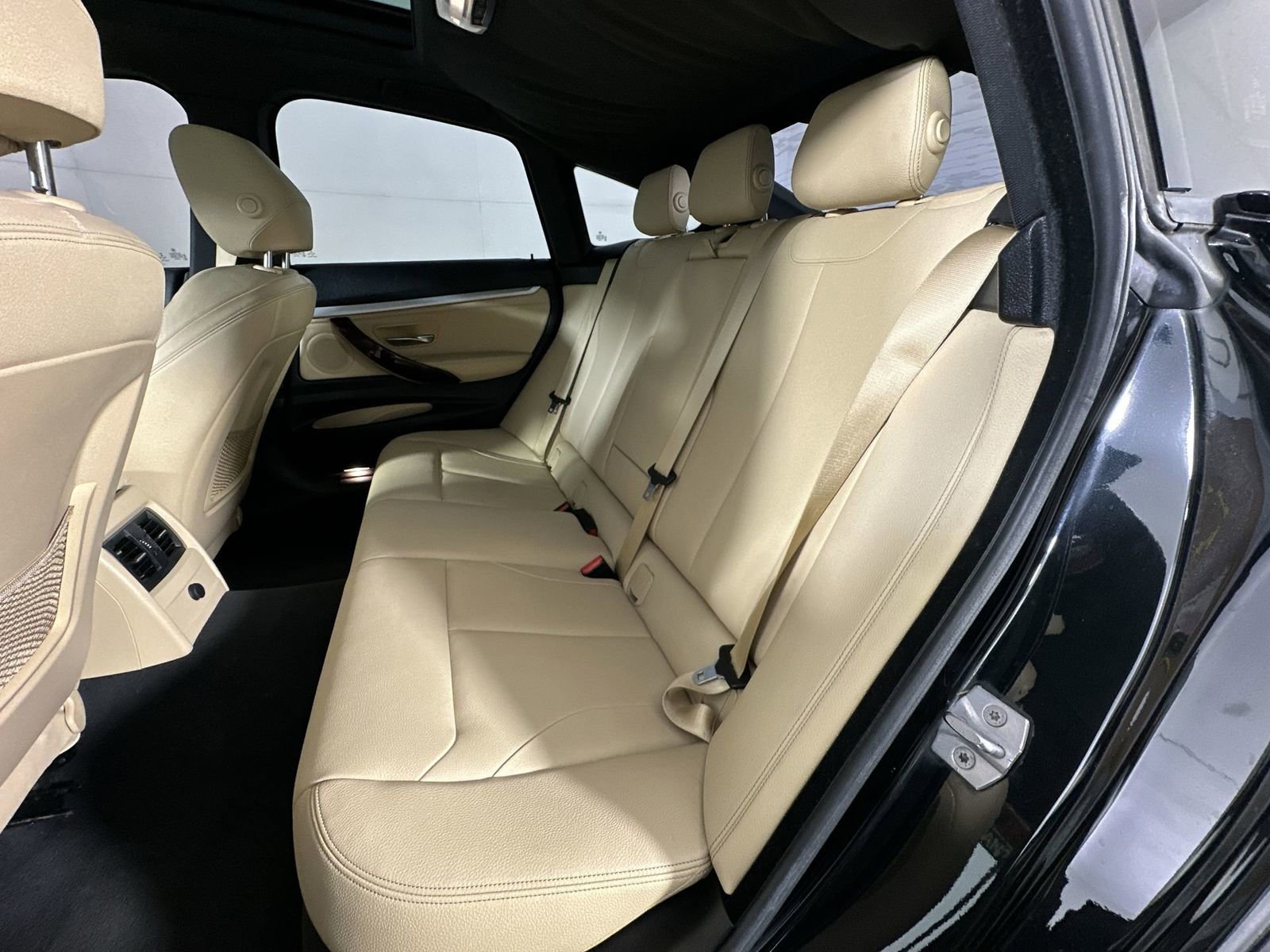 Used 2017 BMW 330i Gran Turismo xDrive image 27