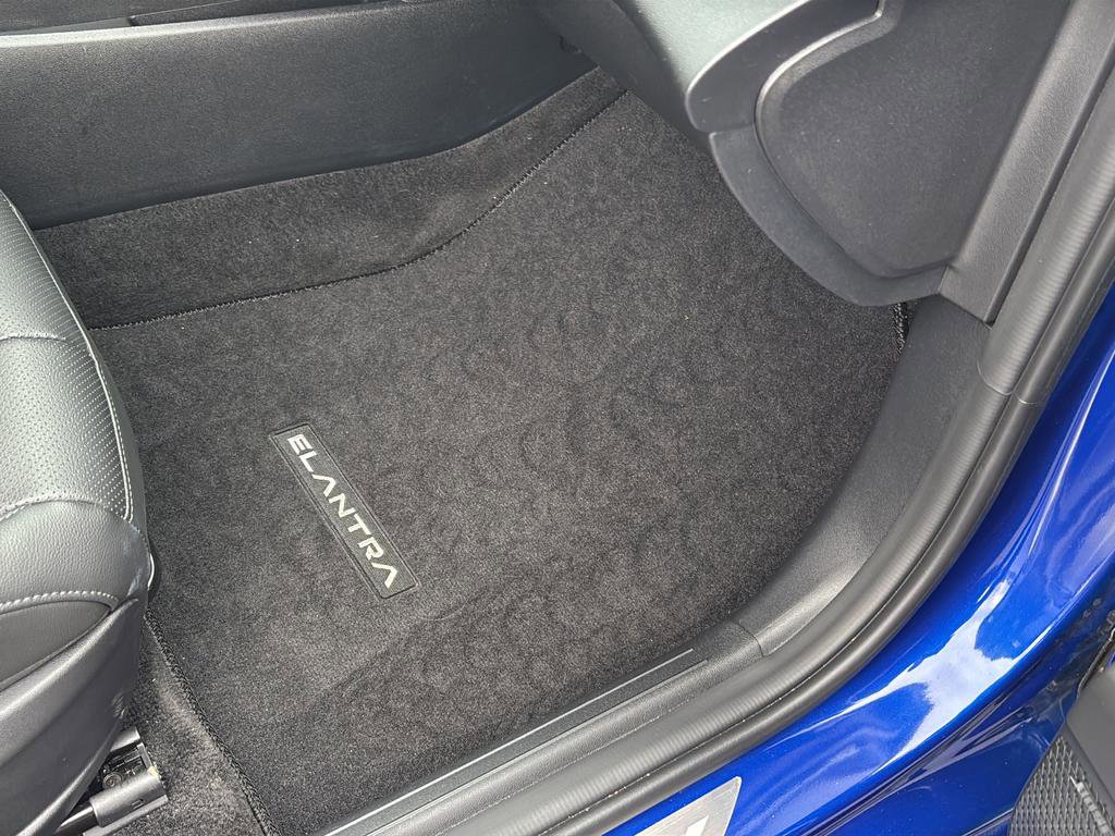 Certified 2025 Hyundai Elantra Limited image 40