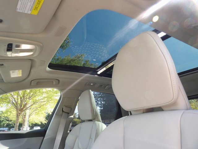 Certified 2023 Volvo XC60 T8 Ultimate w/ Climate Package image 14