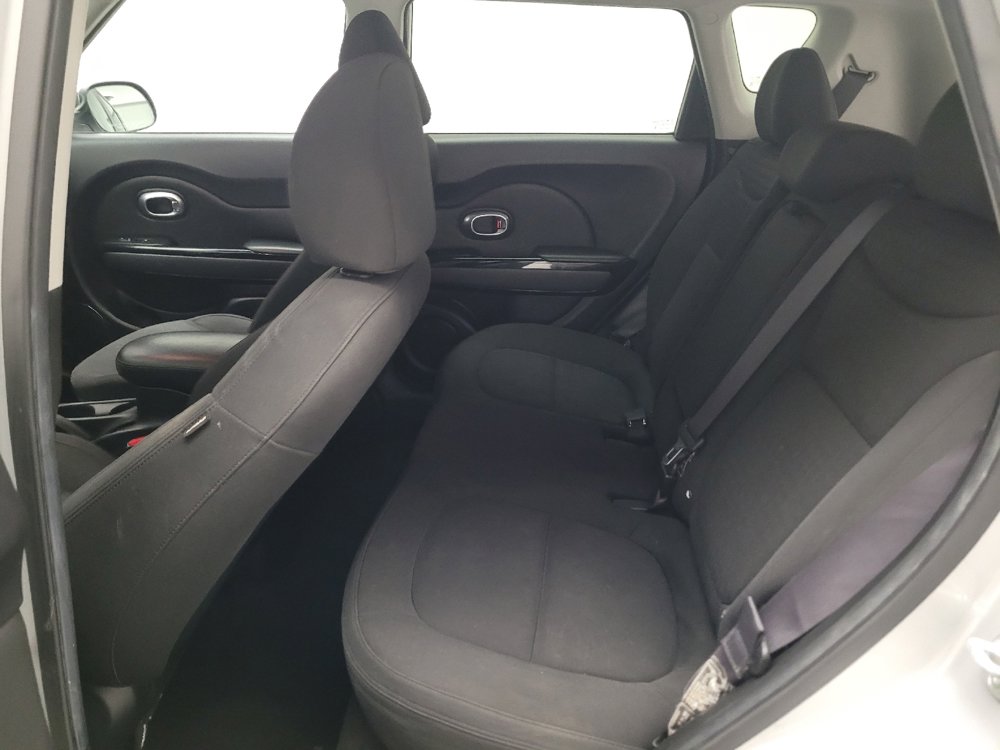 Used 2015 Kia Soul ! FWD image 18
