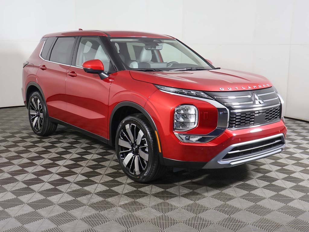 New 2025 Mitsubishi Outlander SE image 2