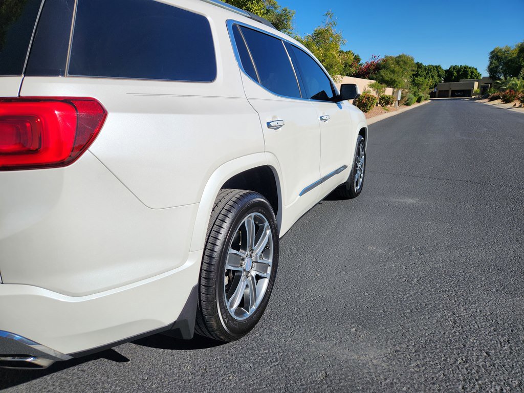 Used 2017 GMC Acadia Denali image 4