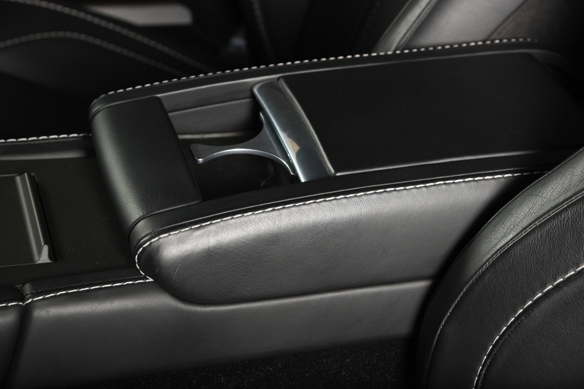 Used 2015 Aston Martin V8 Vantage GT image 26