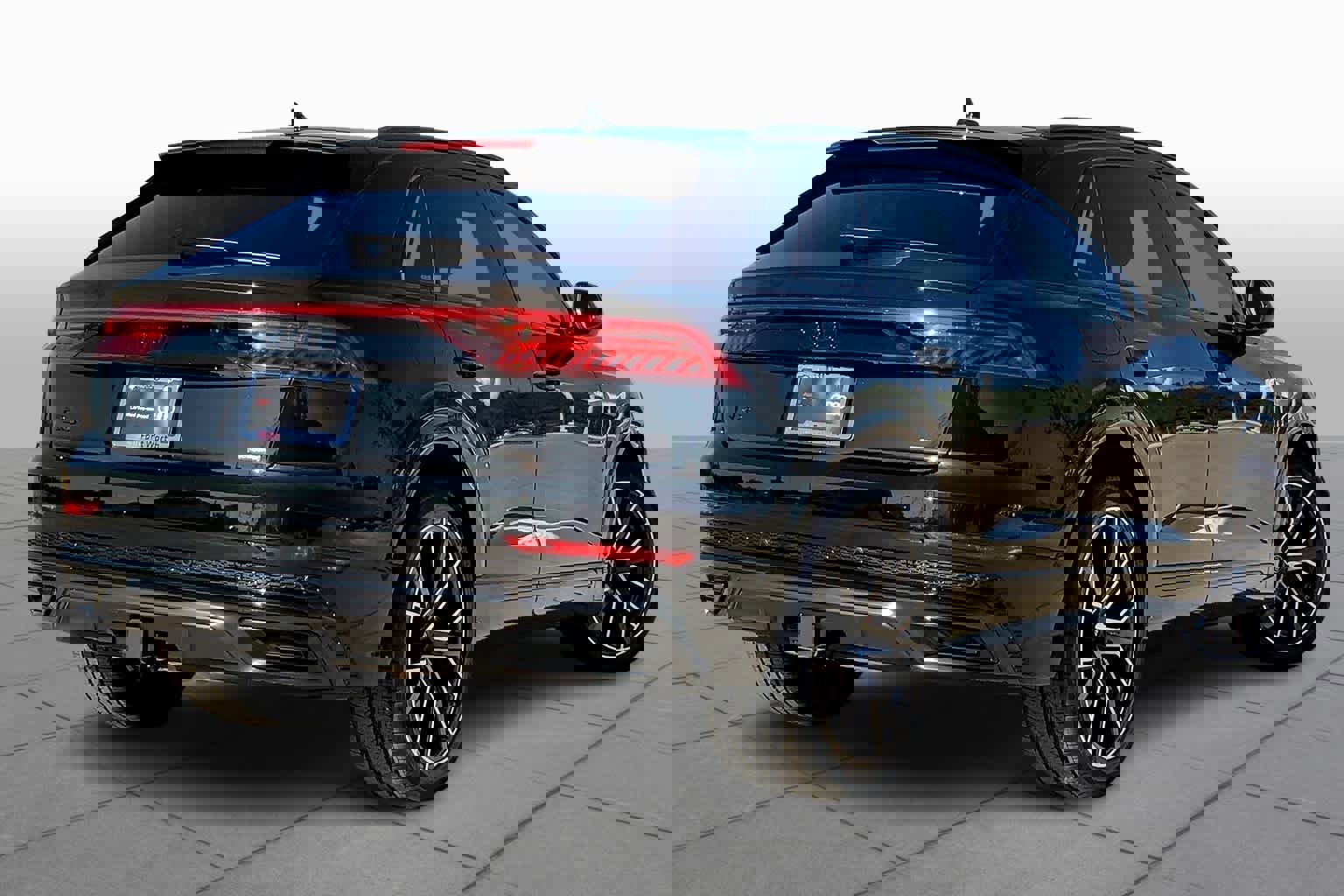 Used 2023 Audi Q8 Prestige w/ Prestige Package image 12