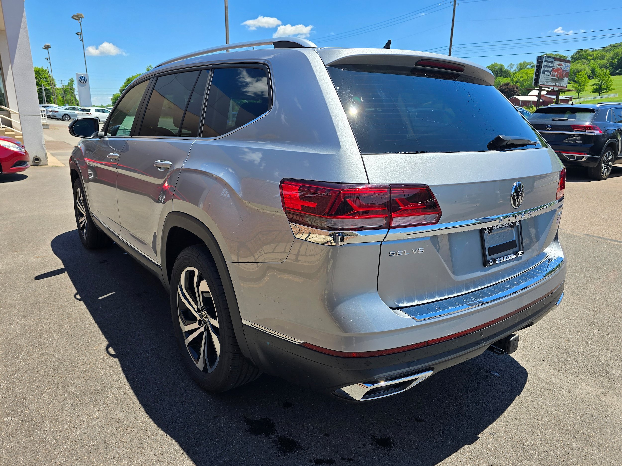 Used 2023 Volkswagen Atlas SEL AWD/4WD image 5