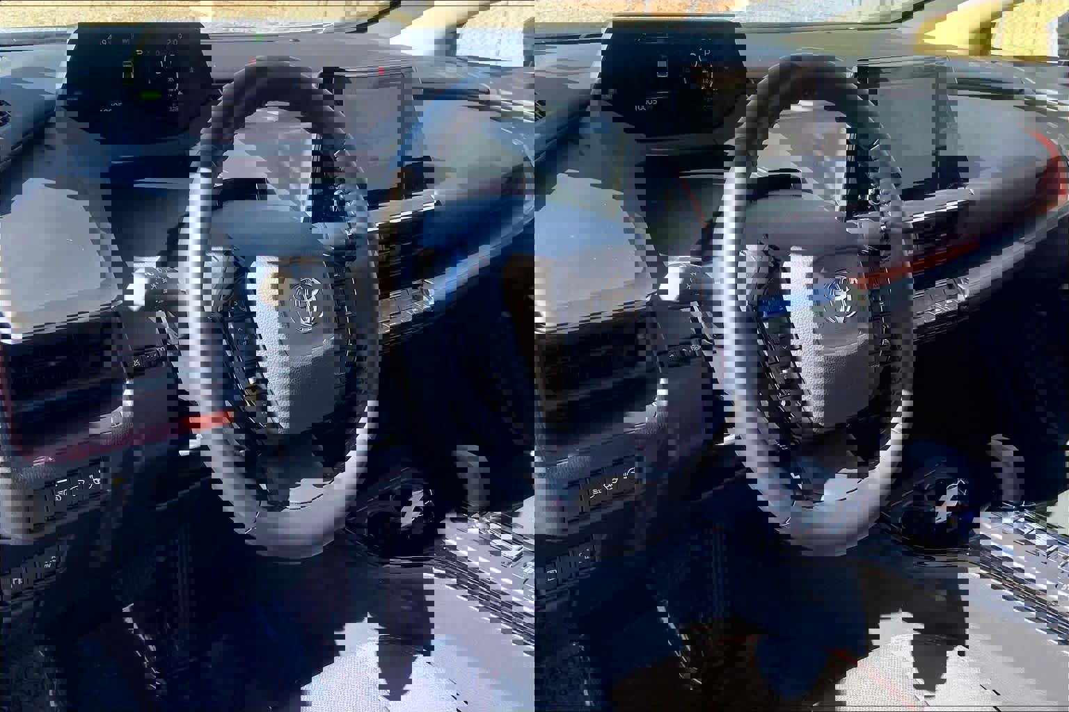 Used 2025 Toyota Prius Plug-In Hybrid image 17