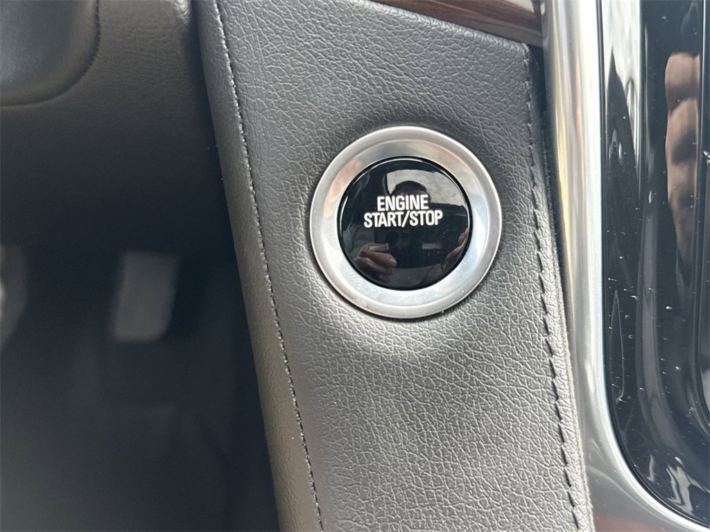 Certified 2020 Cadillac Escalade Luxury w/ Escalade Sport Edition image 16