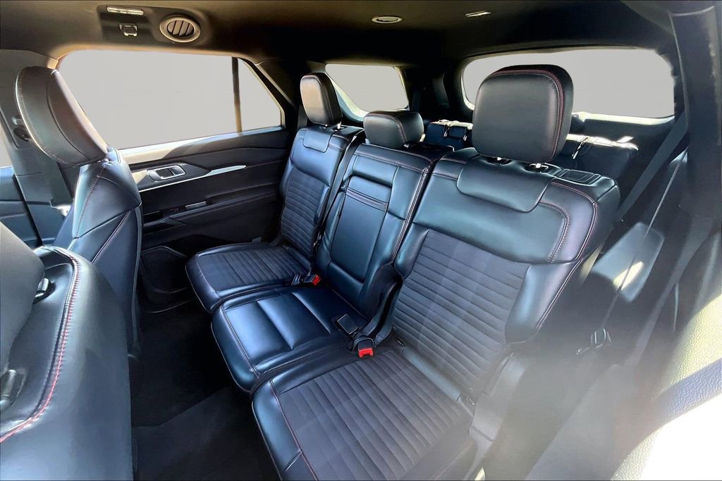 Certified 2025 Ford Explorer ST-Line w/ ST-Line Street Pack image 26