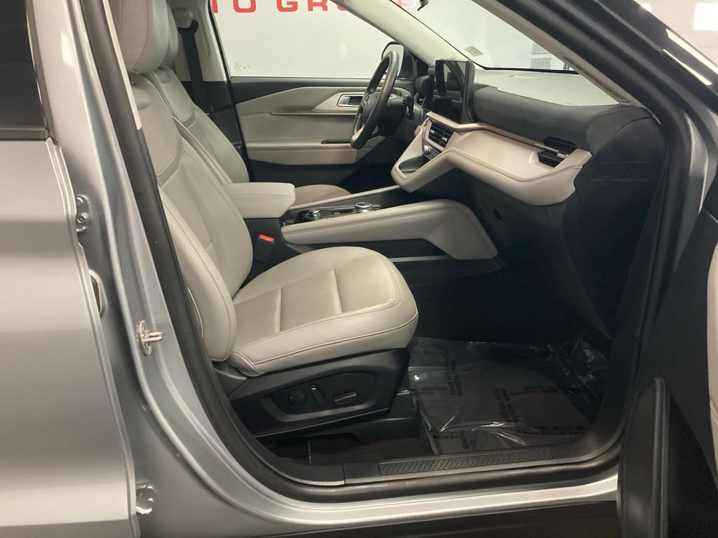Used 2025 Ford Explorer Active w/ Active Comfort Package AWD/4WD image 49