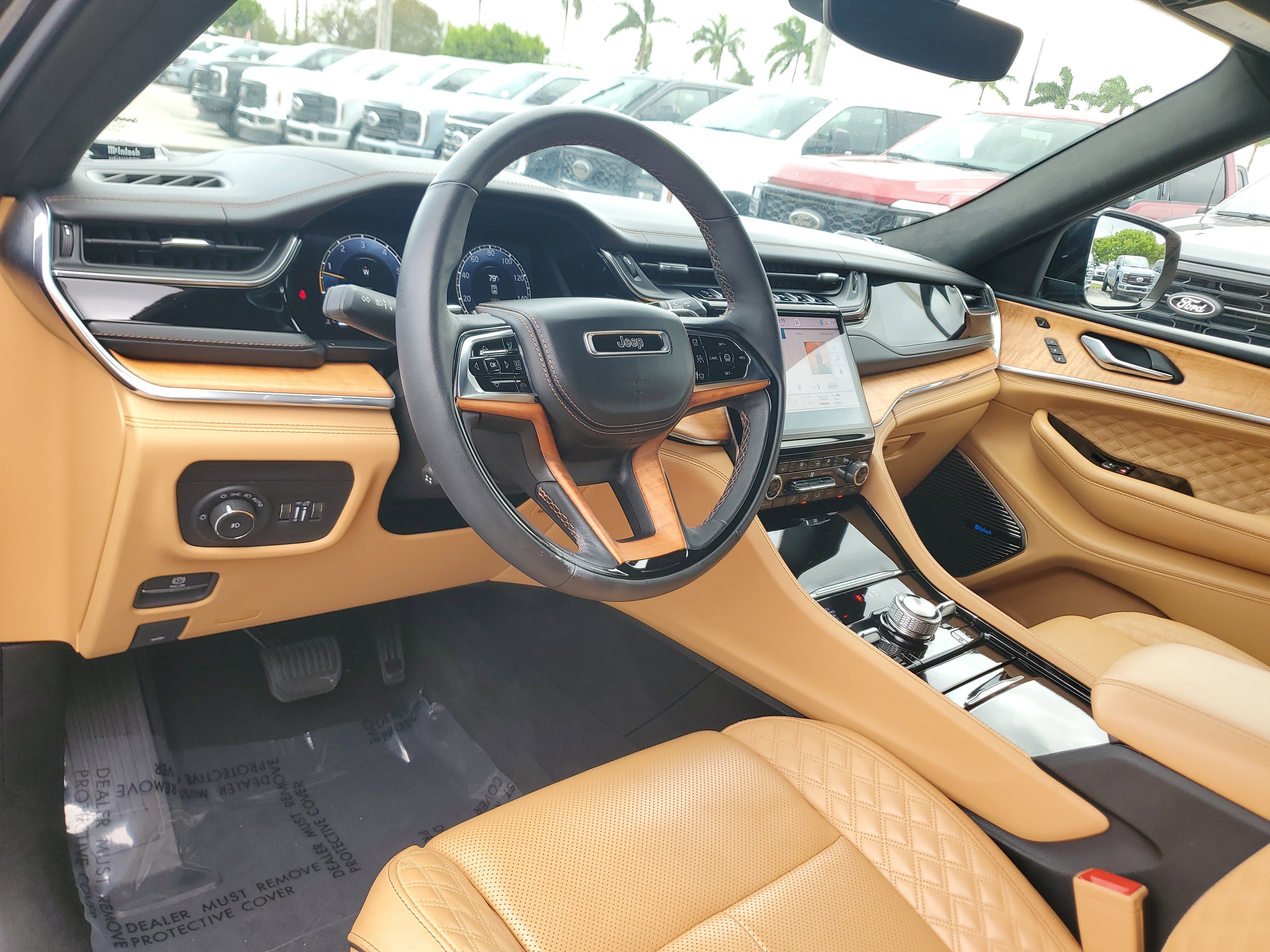Used 2024 Jeep Grand Cherokee L Summit AWD/4WD image 9