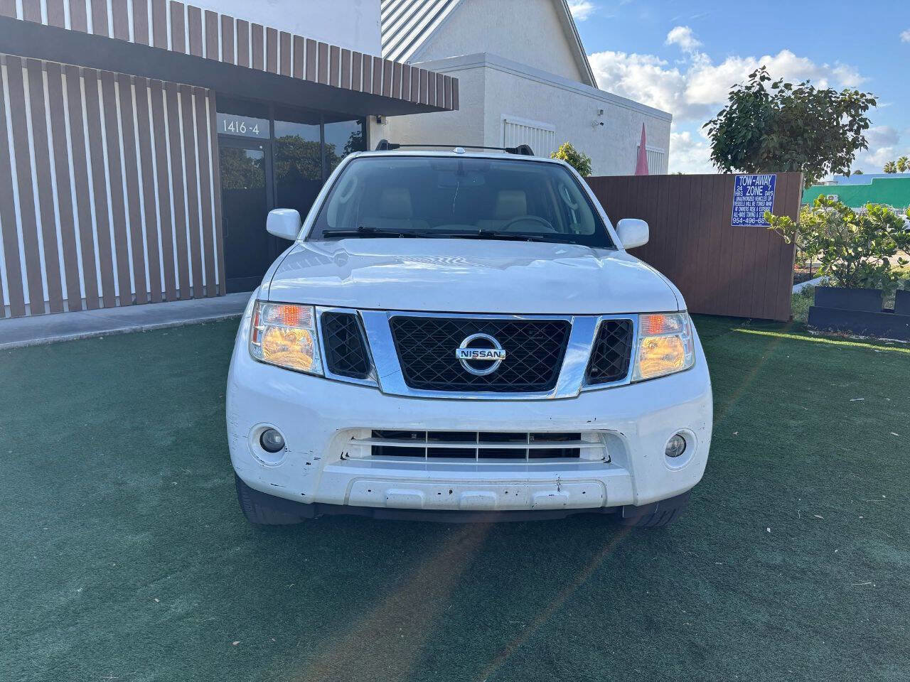 Used 2011 Nissan Pathfinder LE w/ Navigation Pkg AWD/4WD image 28
