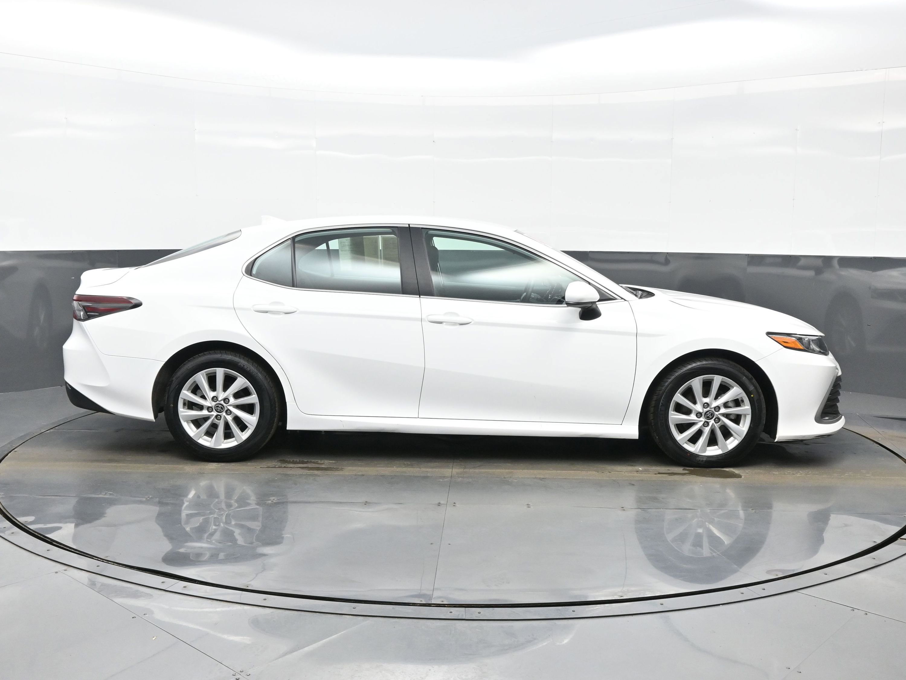 Used 2024 Toyota Camry LE image 7