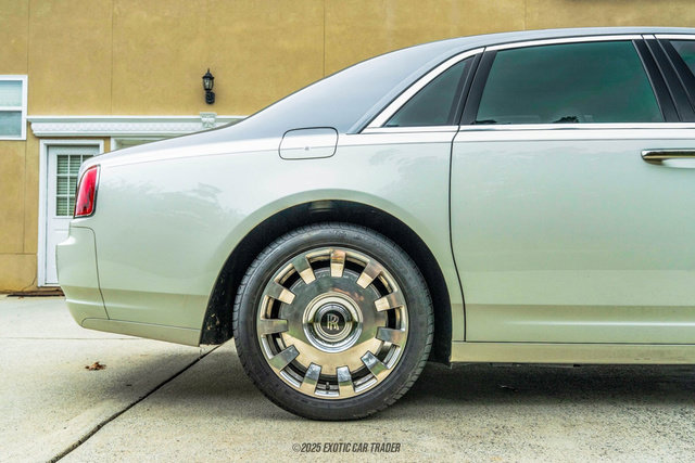 Used 2015 Rolls-Royce Ghost image 10