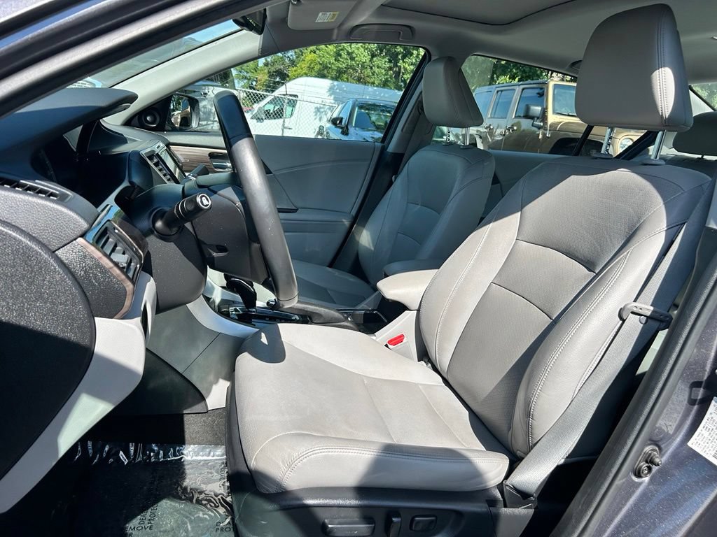 Used 2017 Honda Accord EX-L image 12