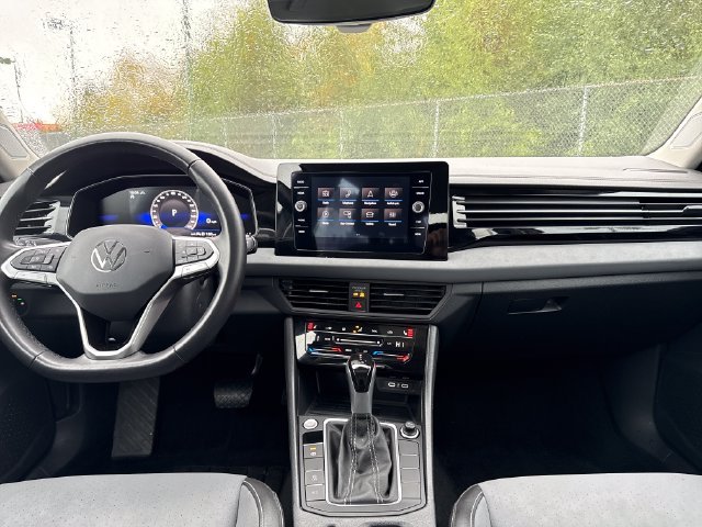 Used 2025 Volkswagen Jetta SE FWD image 11