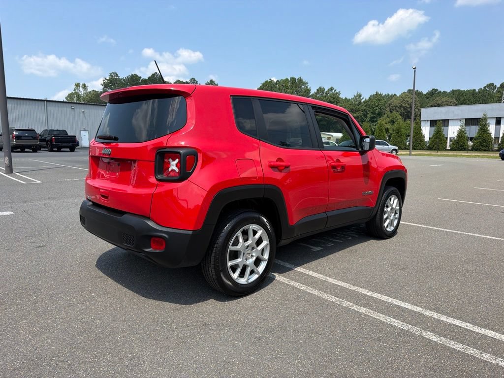Used 2023 Jeep Renegade Latitude AWD/4WD image 5