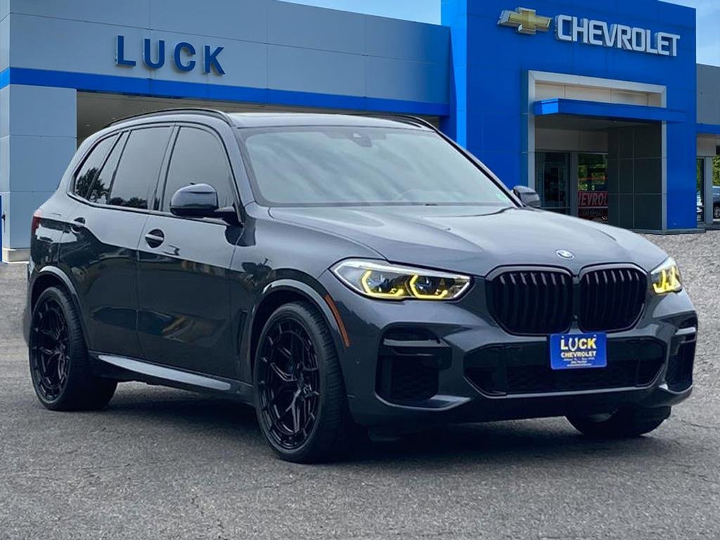 Used 2022 BMW X5 M50i w/ Executive Package image 1