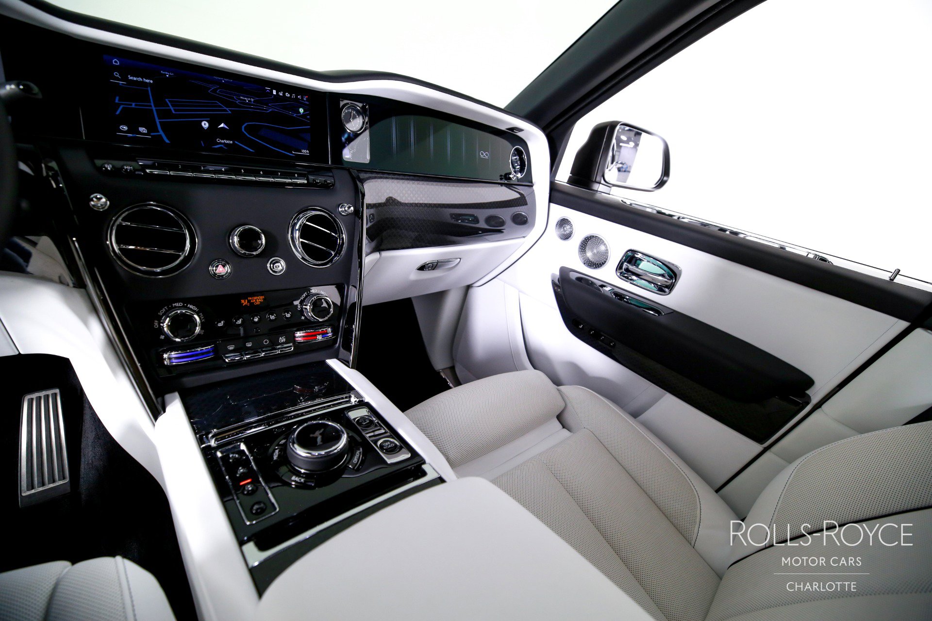 Certified 2025 Rolls-Royce Cullinan Black Badge image 16