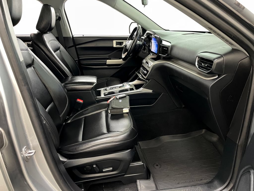 Used 2020 Ford Explorer XLT AWD/4WD image 39