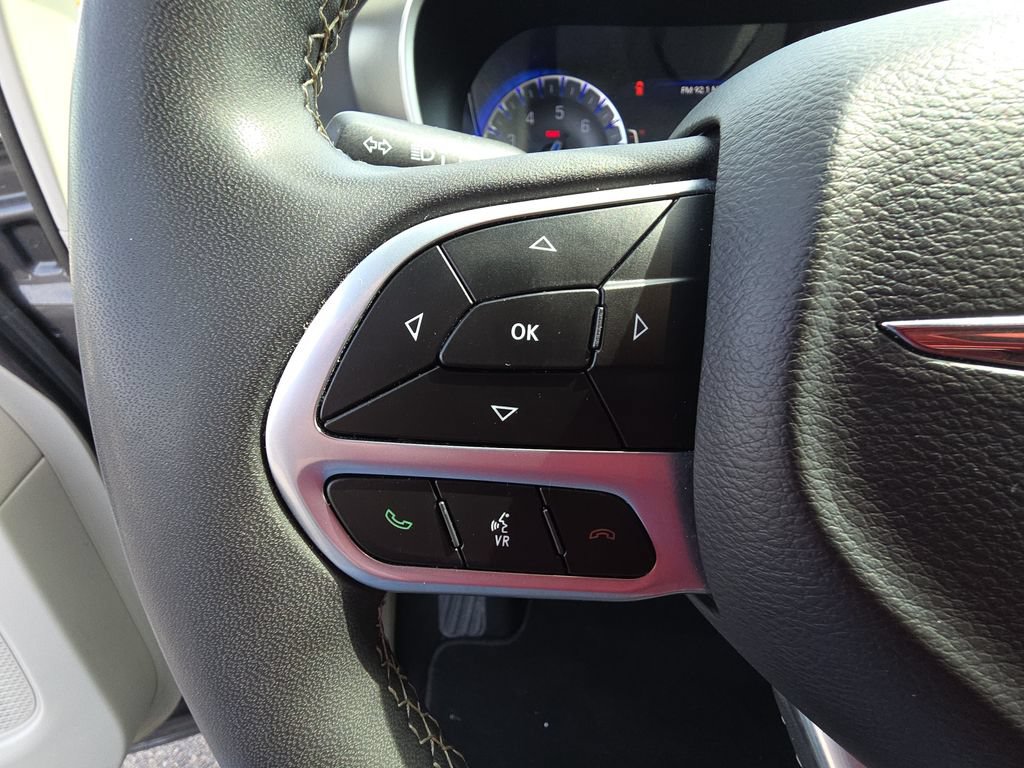 Used 2023 Chrysler Pacifica Touring-L FWD image 18