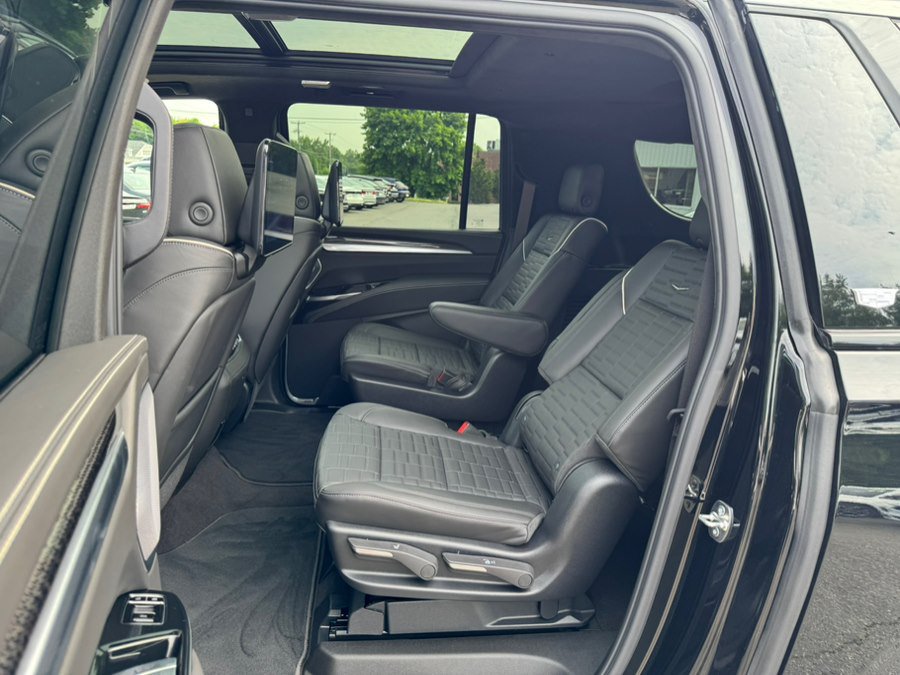 Used 2026 Cadillac Escalade ESV V AWD/4WD image 20